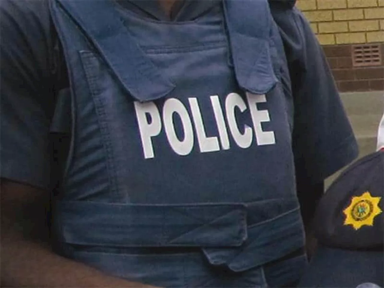 Over 67 000 apply for 5 500 police trainee jobs in 24 hours