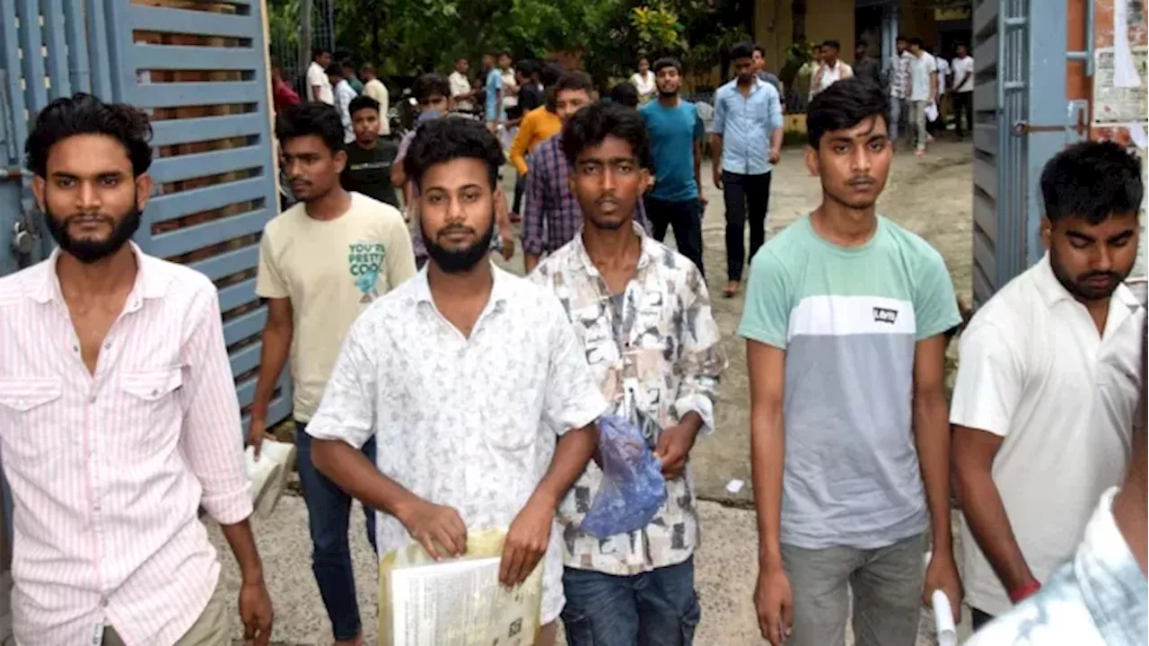 Bihar Sipahi Bharti 2025: बिहार पुलिस सिपाही भर्ती परीक्षा के सवालों में उलझे अभ्यर्थी... मुश्किल प्रश्नों ने लिया कड़ा इम्तिहान