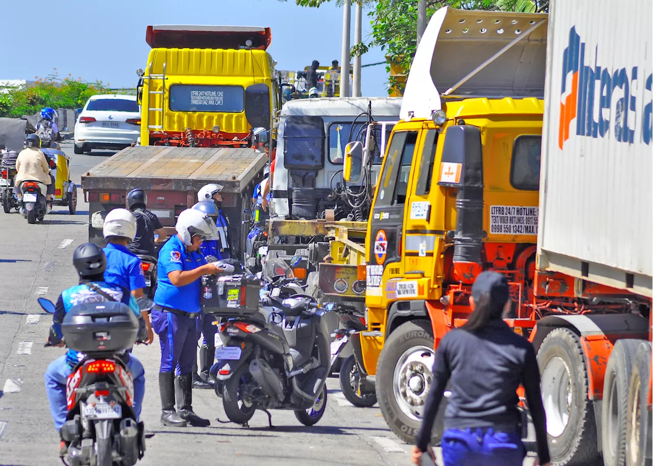 ‘Gov’t execs, workers not covered by free parking privilege’