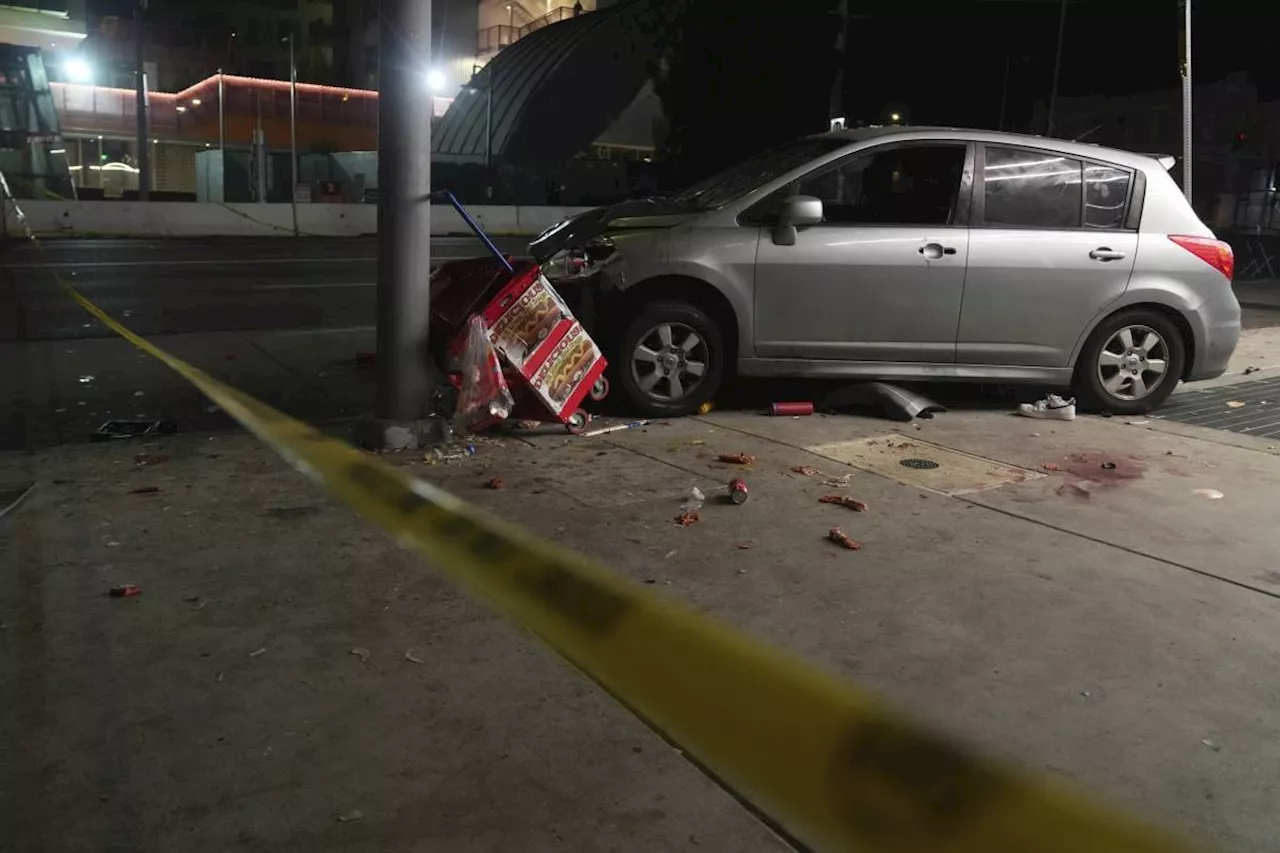 Car crashes into crowd in US, injuring 30