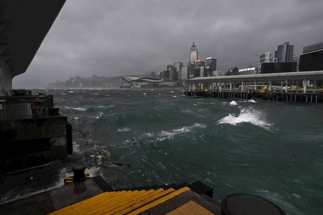 Typhoon forces Hong Kong to cancel flights