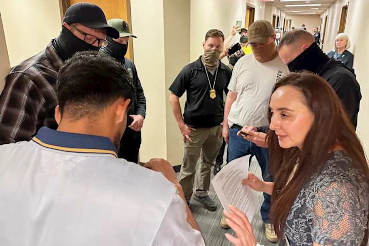 Volunteers flock to immigration courts to support migrants arrested in the hallways