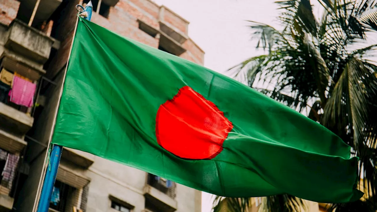 Elevan a 16 los muertos y 100 los heridos en el accidente de un avión militar en Bangladés