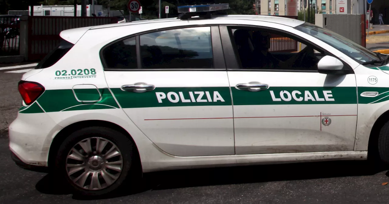 Bimbo di 8 anni urta in bici un camion parcheggiato a ridosso della ciclabile. Multato per quasi 40 euro