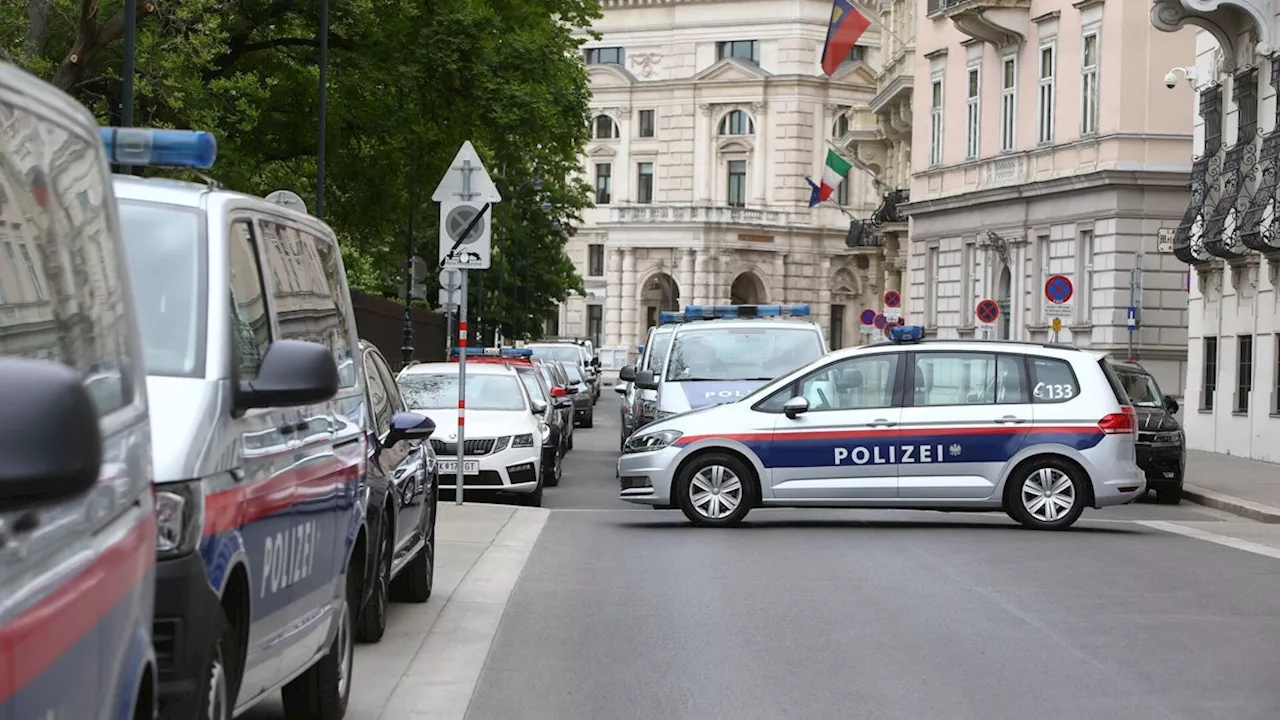 Alles began in Telefonzelle - Mann droht Polizistin mit dem Tod, landet im Häf'n
