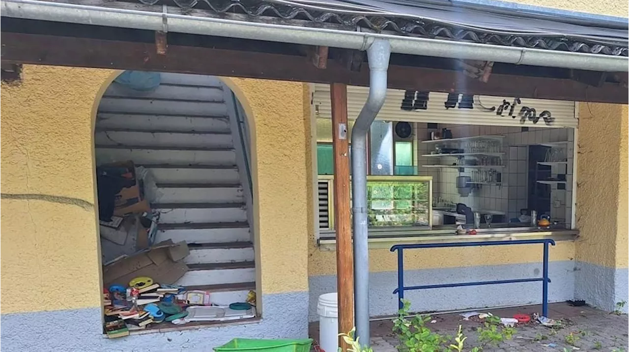  Eingeschlagene Fenster, Graffiti – Freibad verwüstet