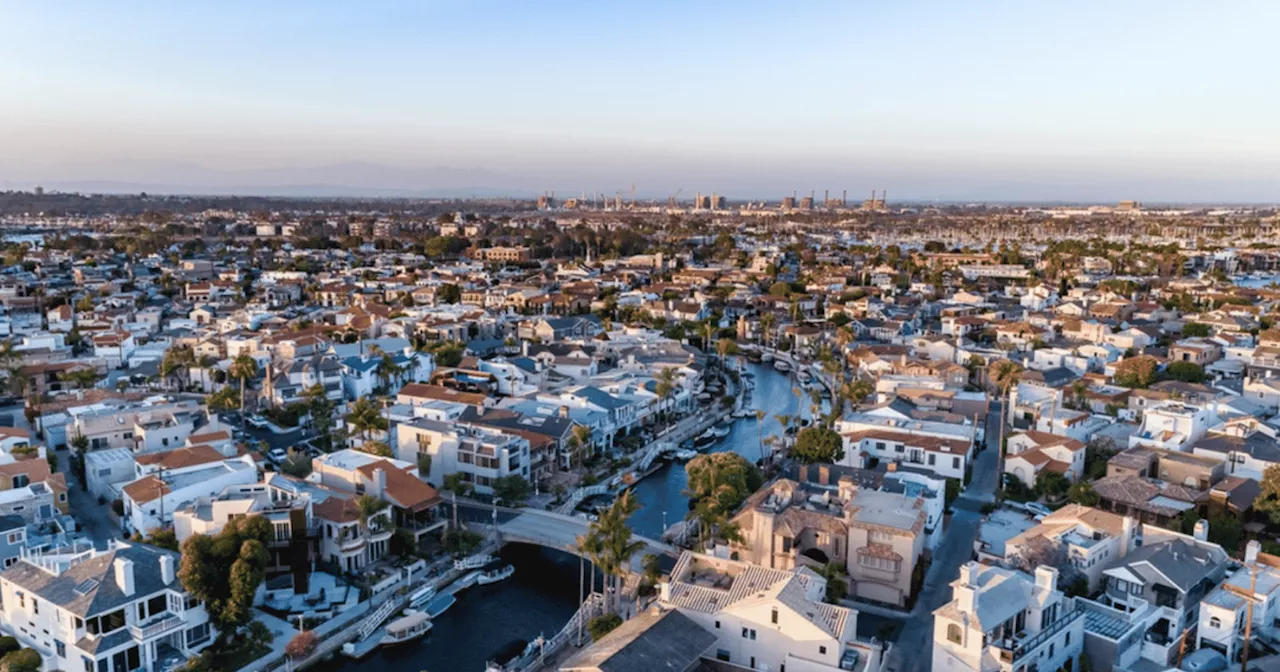 Long Beach will smoke test the sewer system on Naples. Here’s what that means