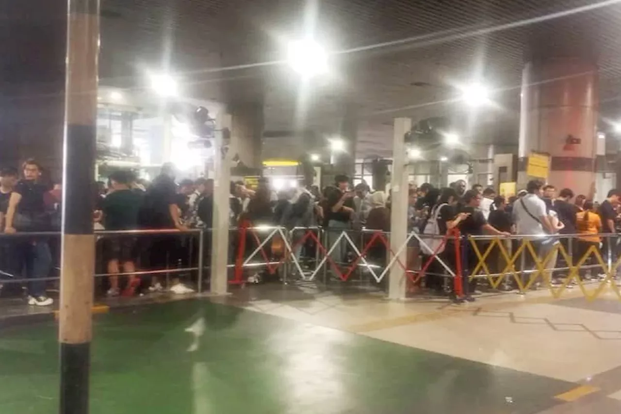 Thousands Of Malaysians Forced To Walk Into Singapore As Bus Drivers Strike Over Pay Cuts