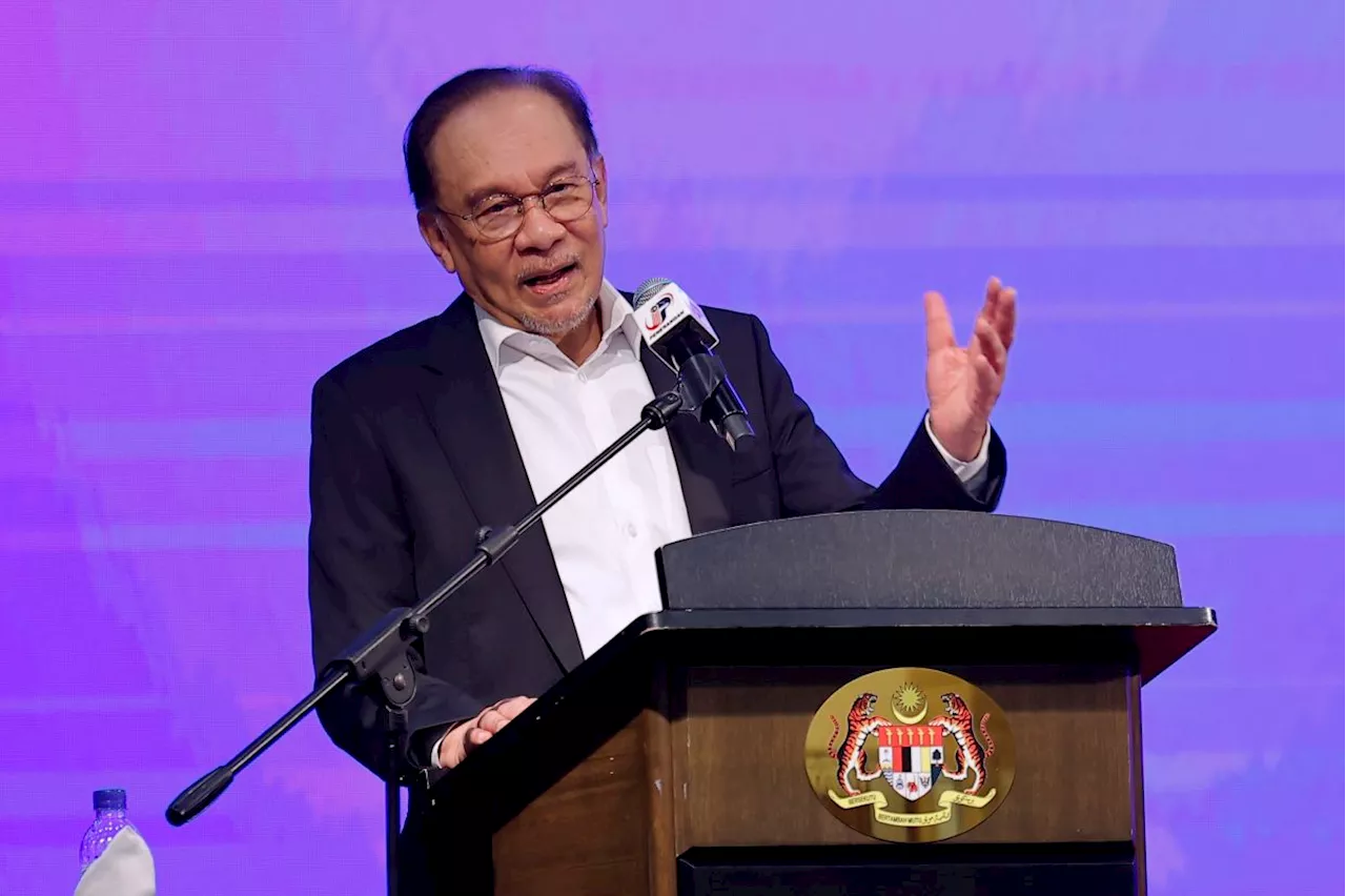 PM Anwar held talks with Macron during brief France stopover, Dewan Rakyat told