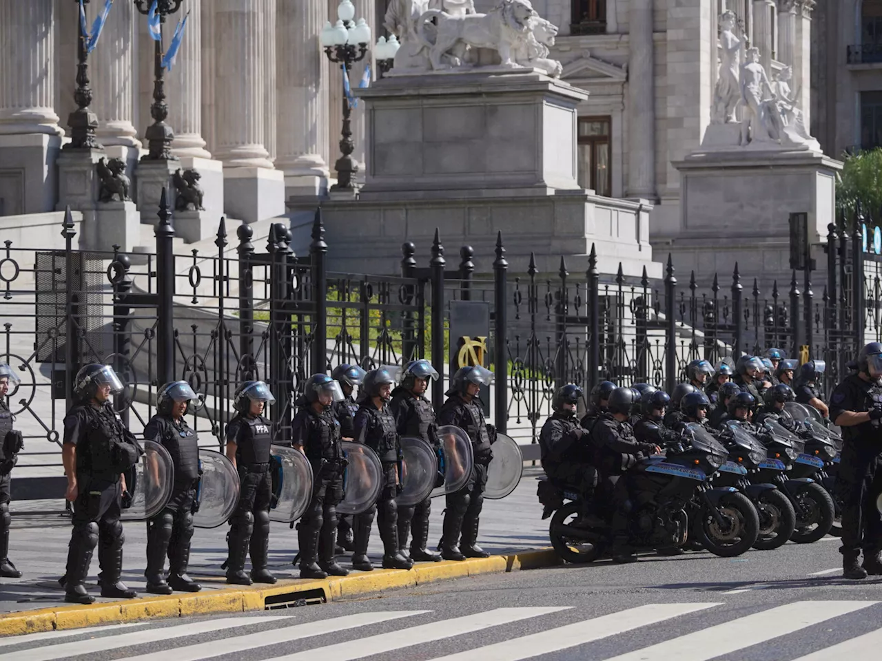 La insólita pelea por los baños del Senado: los K le piden a Villarruel que impida el ingreso de policías y Bullrich salió a cruzarlos