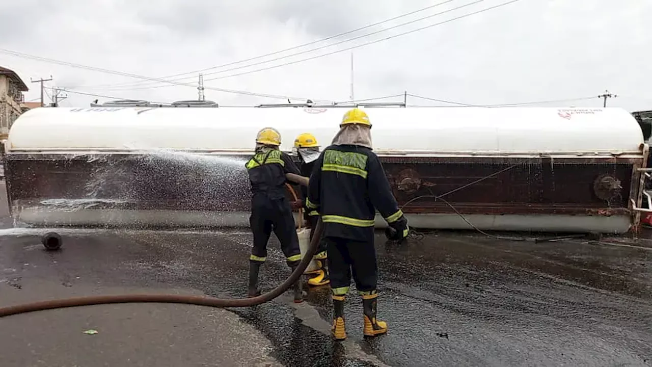 Another petroleum tanker carrying 45,000 litres of PMS tumbles in Oyo