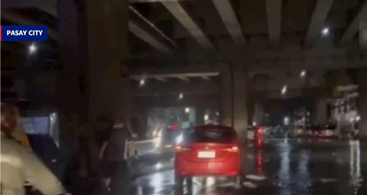 MMDA: Over 500 flood incidents reported in Metro Manila amid downpour
