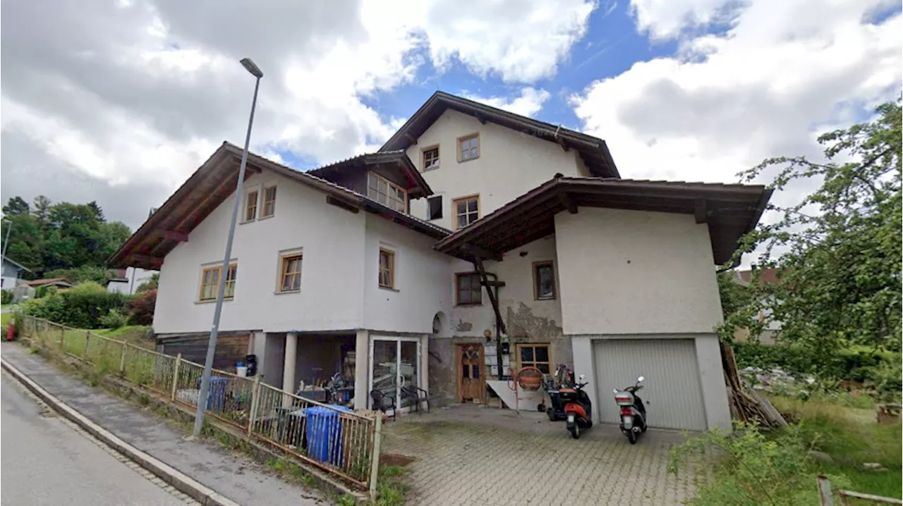  Drei Tote in Wohnhaus – junge Frau (22) unter Opfern