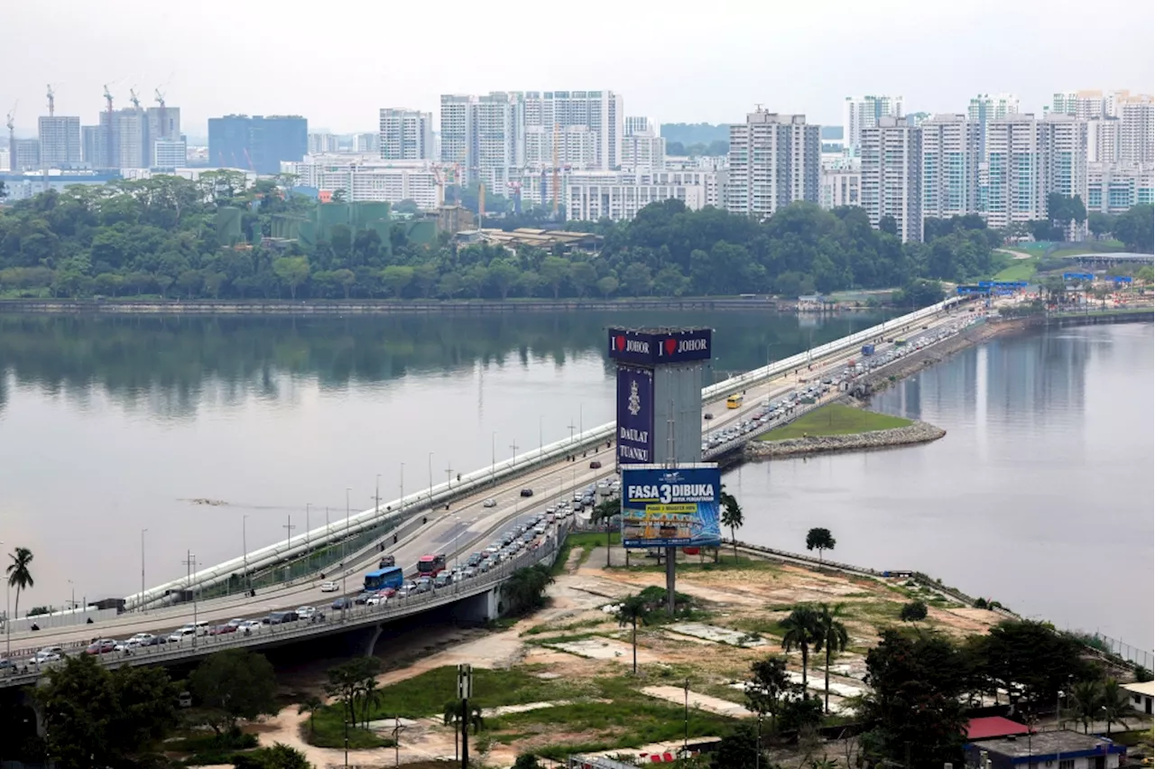 Human Resources Ministry opens two probes into Johor bus company following driver strike over salary cuts and excessive overtime