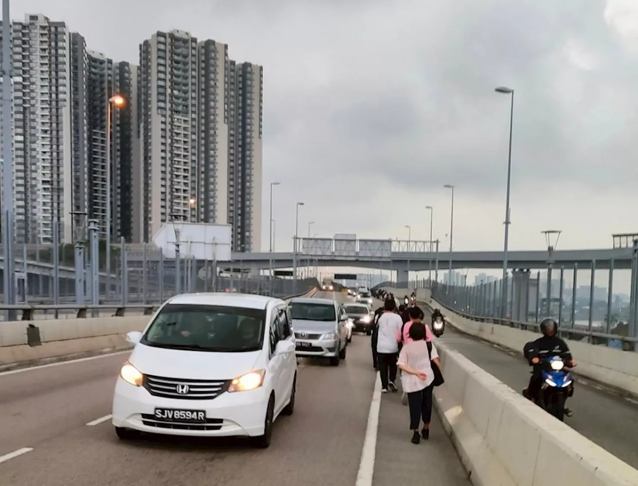 Johor-Singapore shuttle buses resume operations, but pay dispute still unresolved