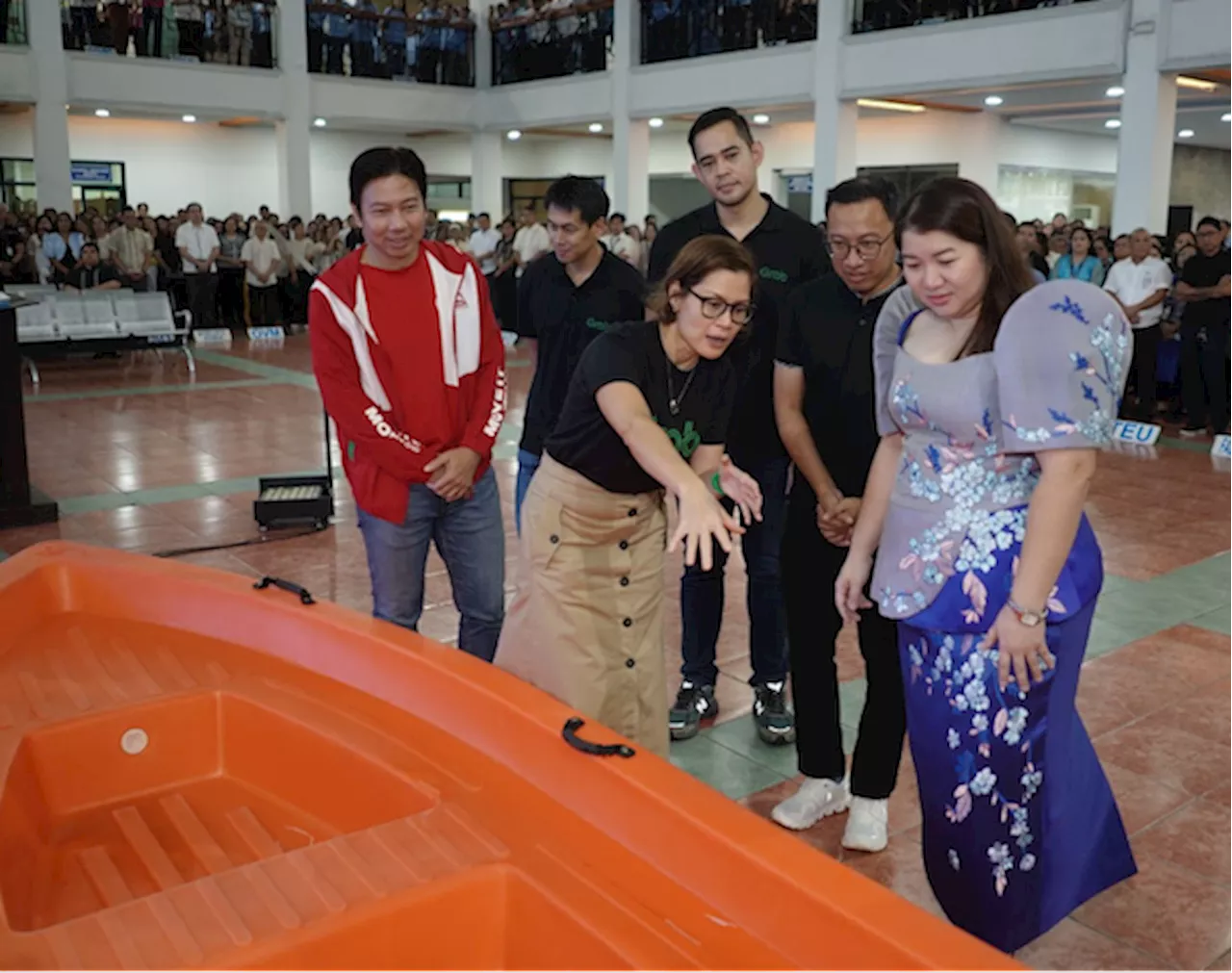 Super app Grab PH donates motorized rescue boats to Marikina LGU, aims to boost disaster preparedness