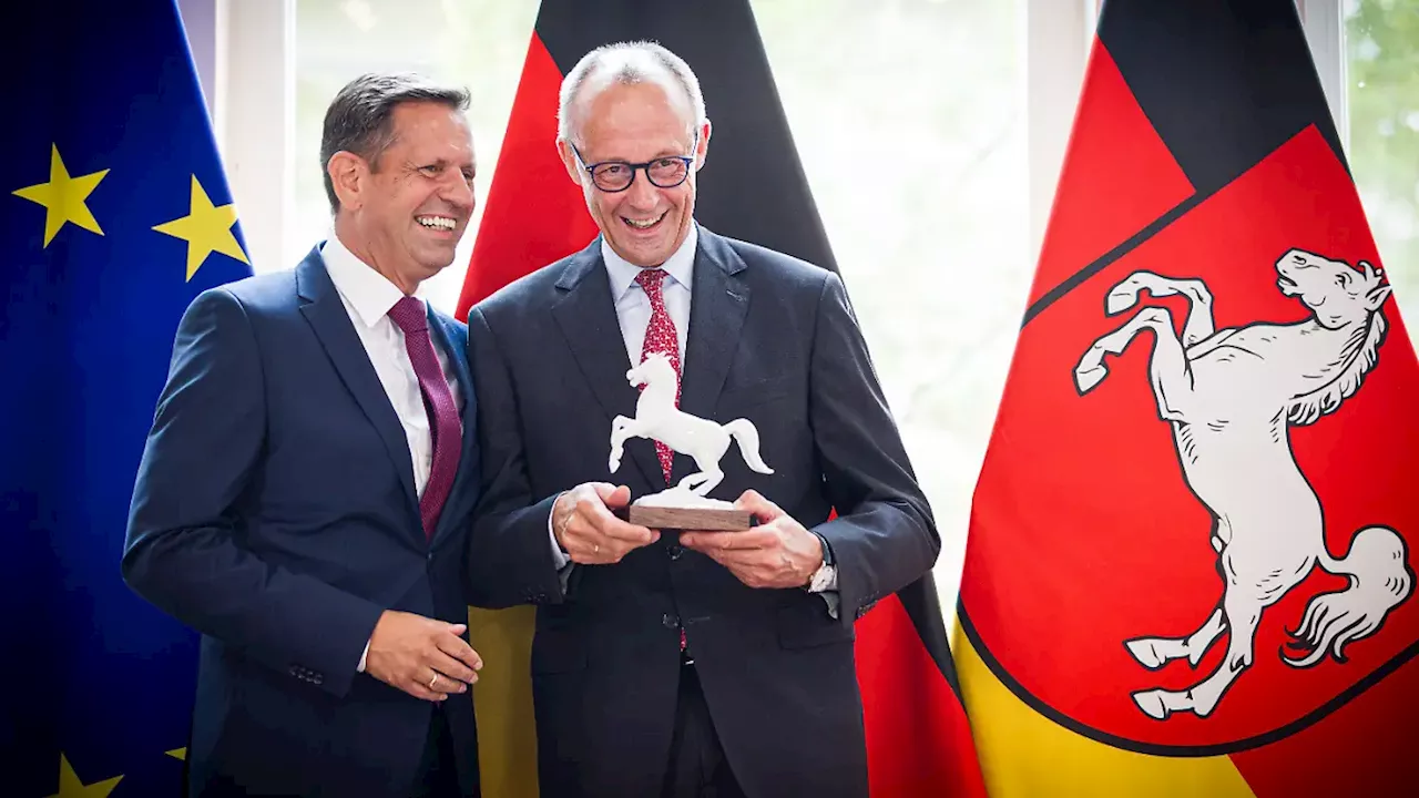 Hannover: Bundeskanzler Friedrich Merz wird mit diesem Fashion-Statement zum Hingucker