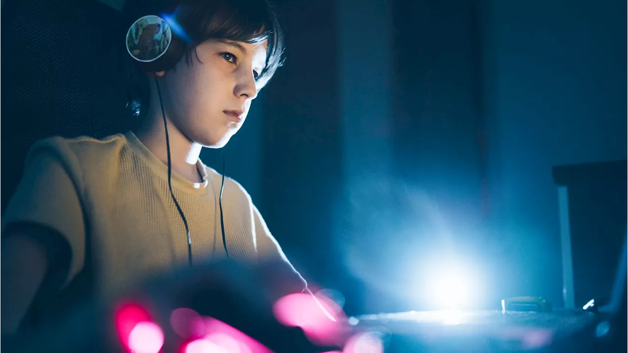 Screen addiction affects teens’ mental health. How to spot it, and help