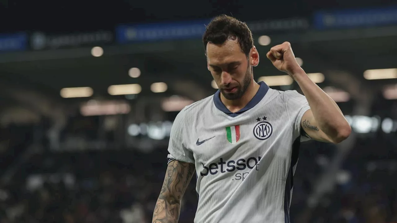 Calhanoglu: 'Voglio restare all'Inter. Abbraccerò Lautaro, ora siamo tutti più rilassati'