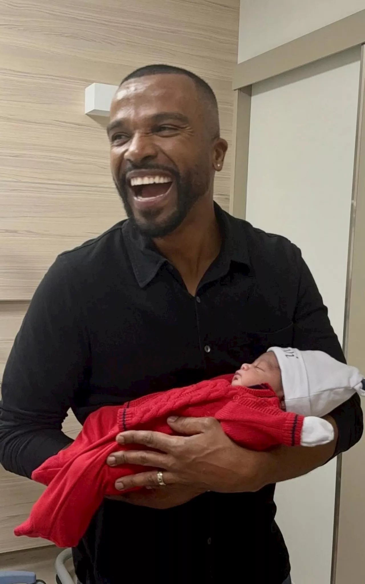 Alexandre Pires anuncia nascimento do primeiro neto: 'Vovô'