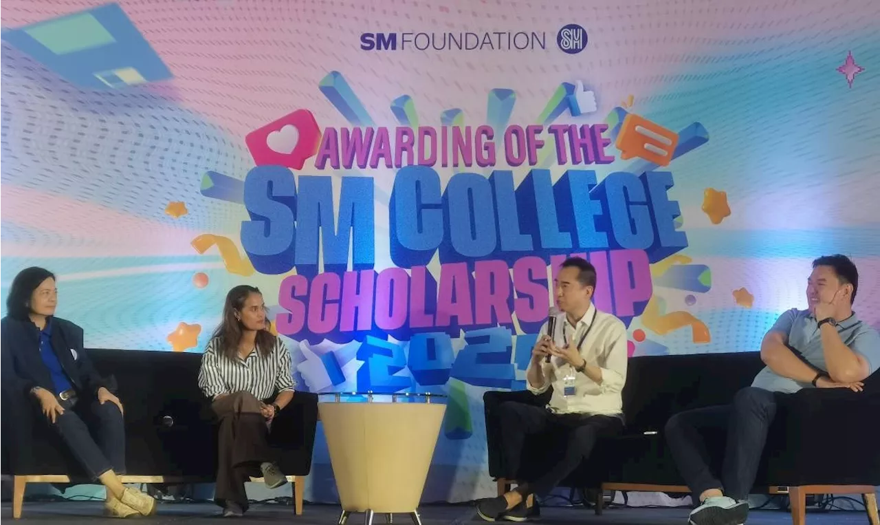 SM scholars listen to learning session