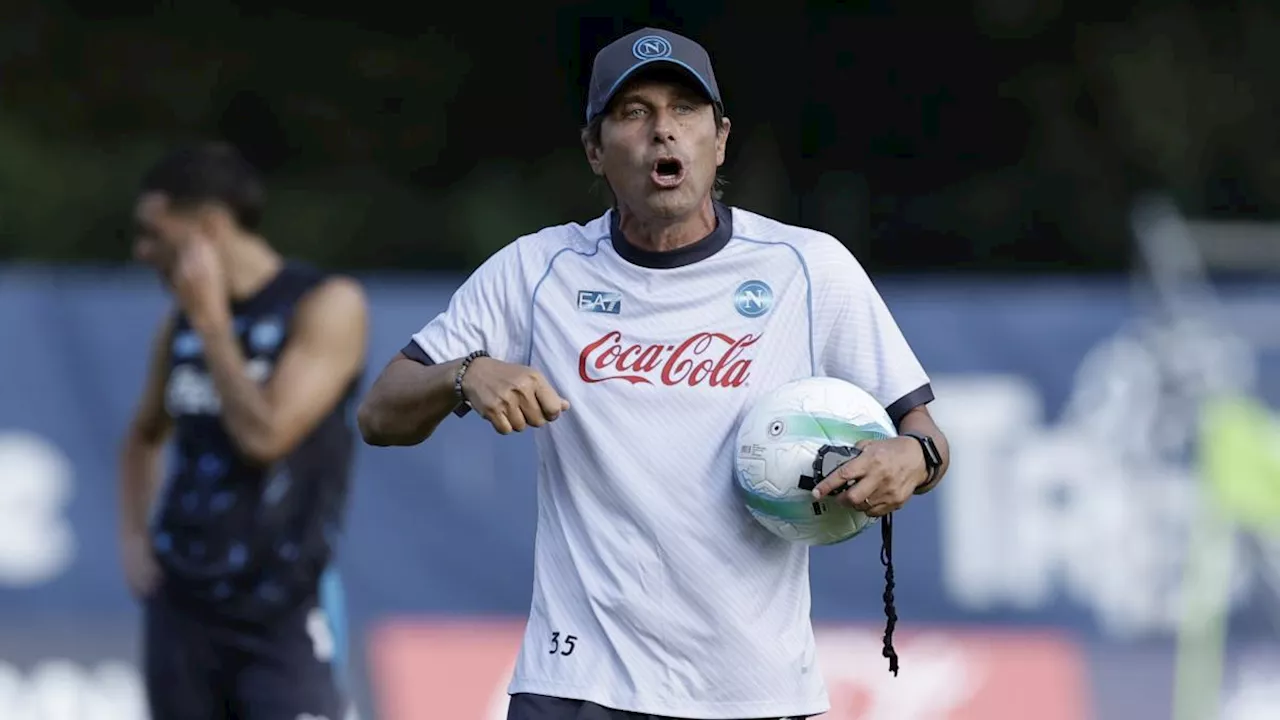 Napoli, Conte ai tifosi: 'Bello rivedervi dopo un anno. Lo scudetto merito vostro, restiamo umili'