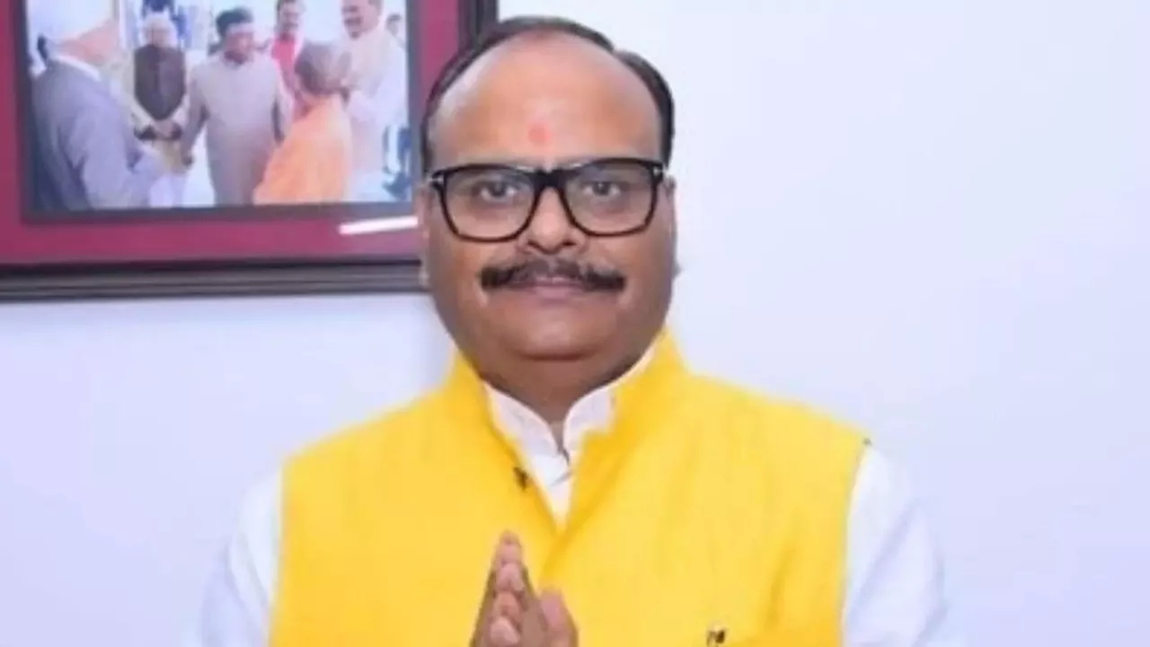 भ्रष्टाचार के खिलाफ योगी सरकार का एक्शन, कानपुर के ACMO निलंबित, दो अन्य डॉक्टरों पर भी गिरी गाज