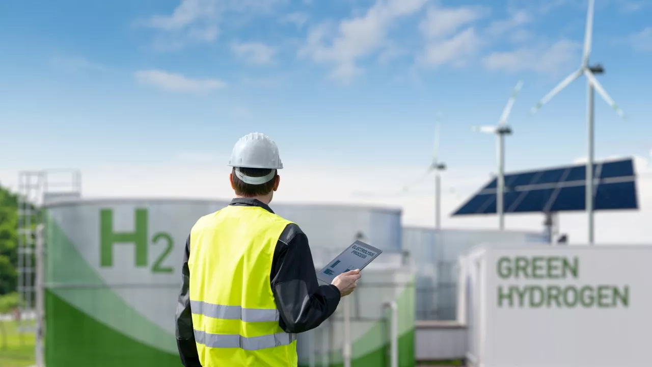 ‘Doesn’t stack up’: Mining giant scraps two major green hydrogen projects in blow to Labor renewables plan