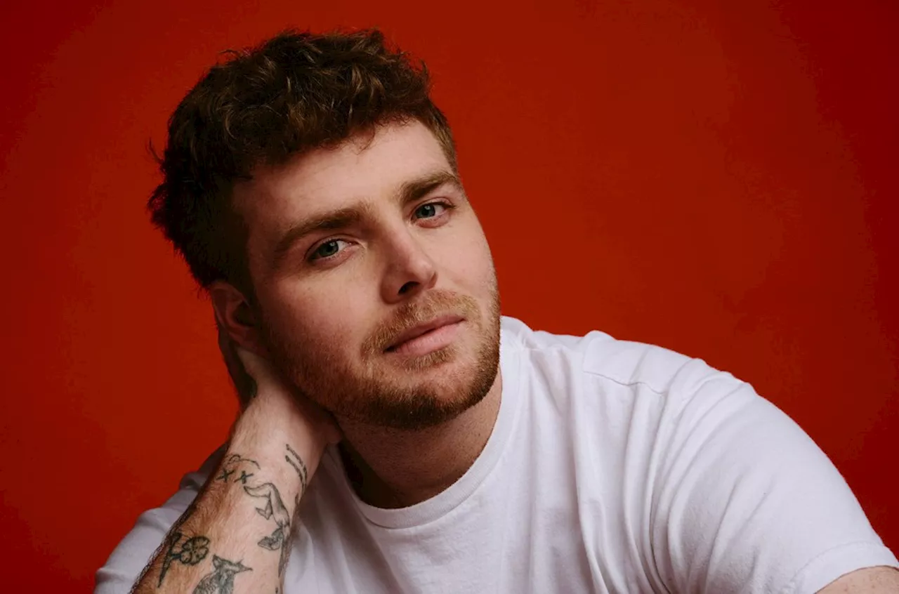 Alex Warren Continues His Dominance on U.K. Charts With His First No. 1 Album