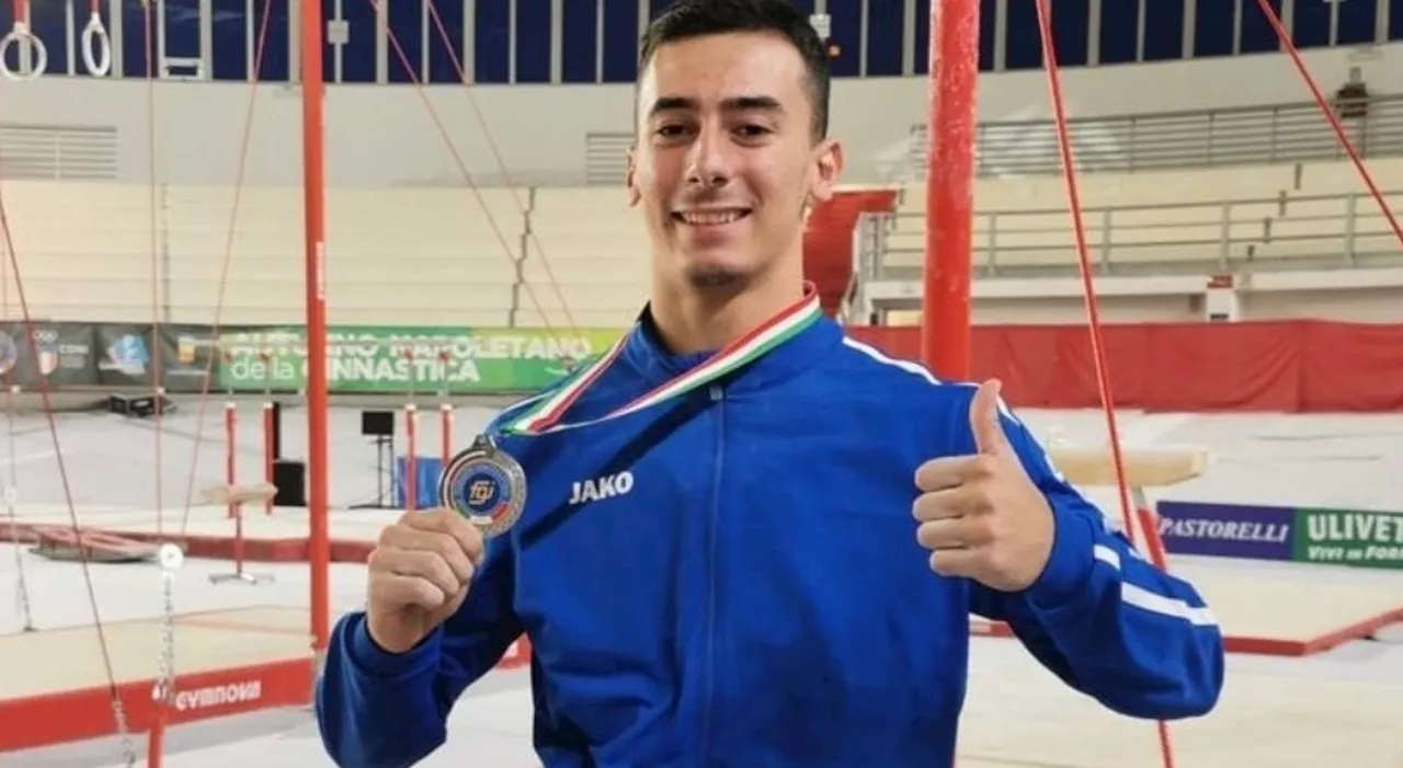 Lorenzo Bonicelli, il ginnasta cade dagli anelli: operato al collo, è in coma farmacologico. L'Italia ritira l