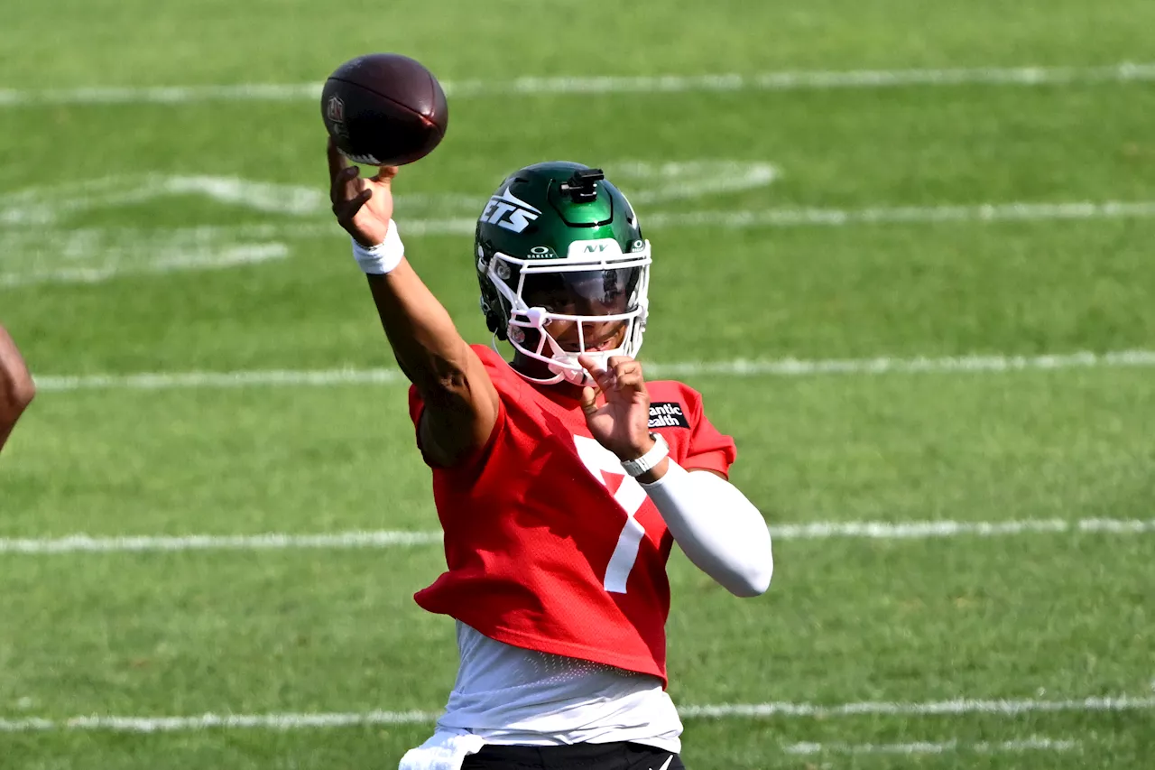 Justin Fields gave the Jets a harrowing glimpse of a familiar quarterback pain