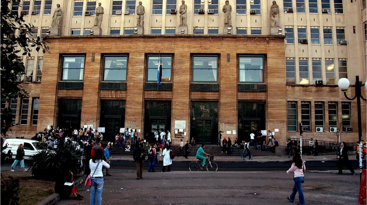 'Un amigo lo compró por US$2000': los chats que complican a los residentes de medicina tras el presunto fraude en los exámenes