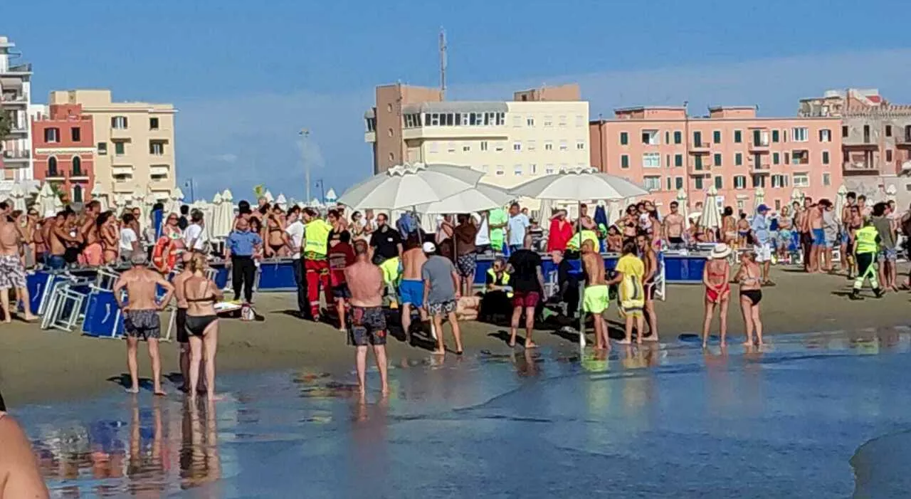 Anzio, morti due fratelli in spiaggia: uno era in difficoltà in acqua e l'altro ha tentato di salvarlo. Un'alt