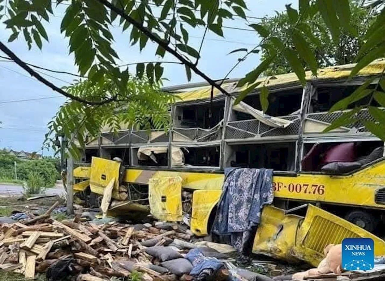 Sleeper bus overturns in central Vietnam, leaving nine dead