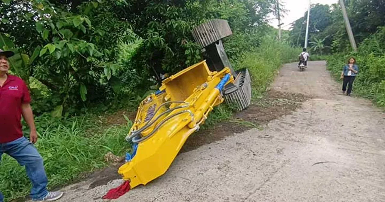 Truck boy napisat sa backhoe