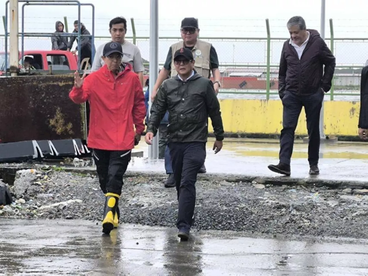 Marcos inspects damaged Navotas navigational gate