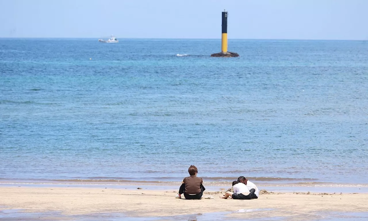 Father in South Korea dies after saving three children from drowning