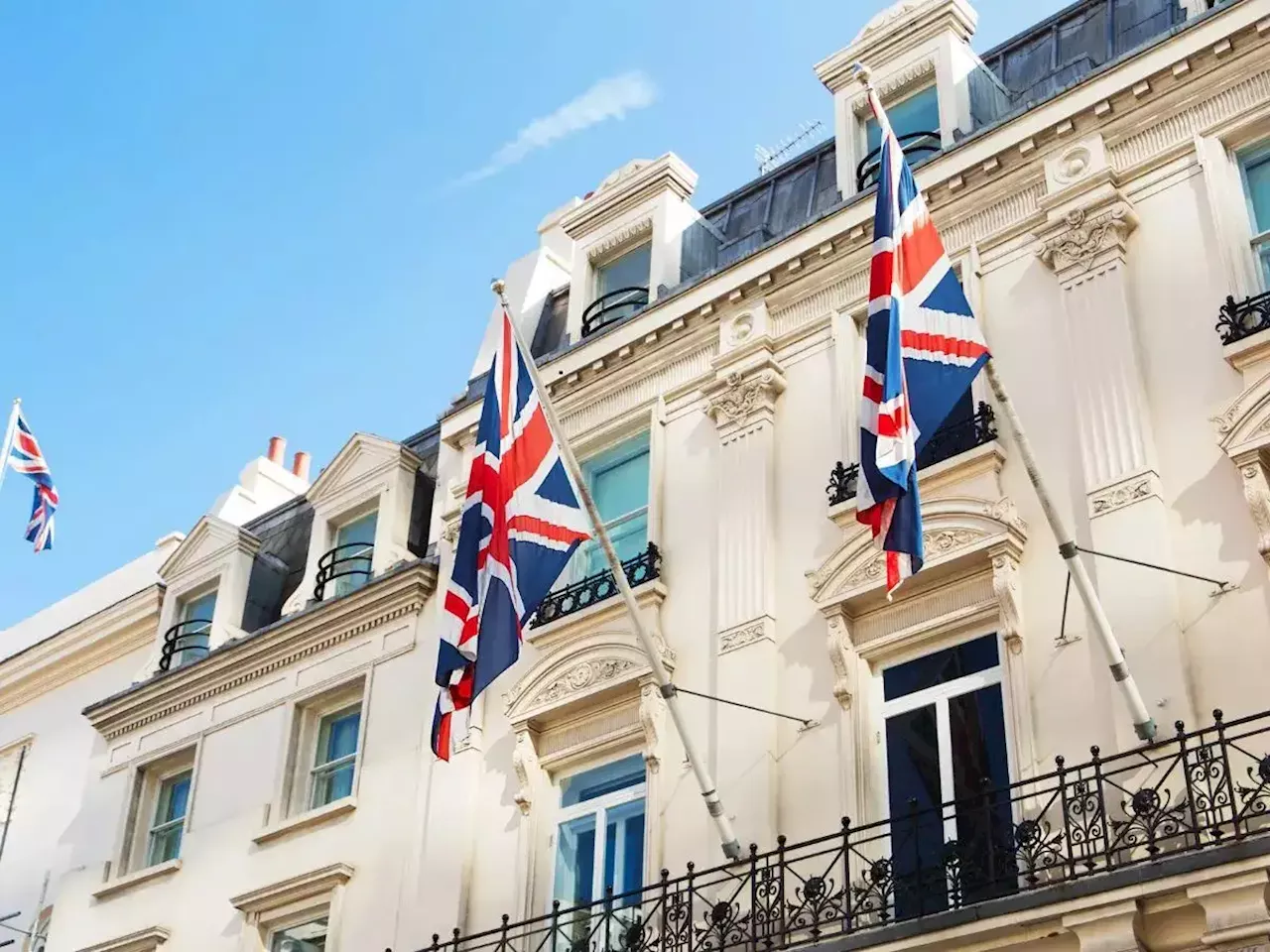 Report: Nigerian ‘authors, bloggers’ dominate UK global talent visa for literature