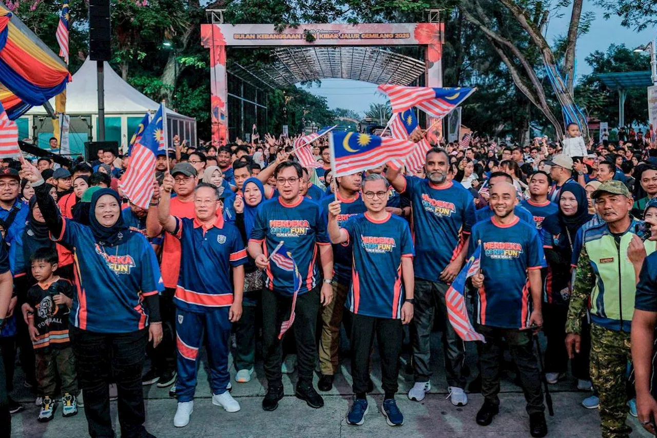 Fahmi urges Malaysians to join 1 House 1 Jalur Gemilang campaign