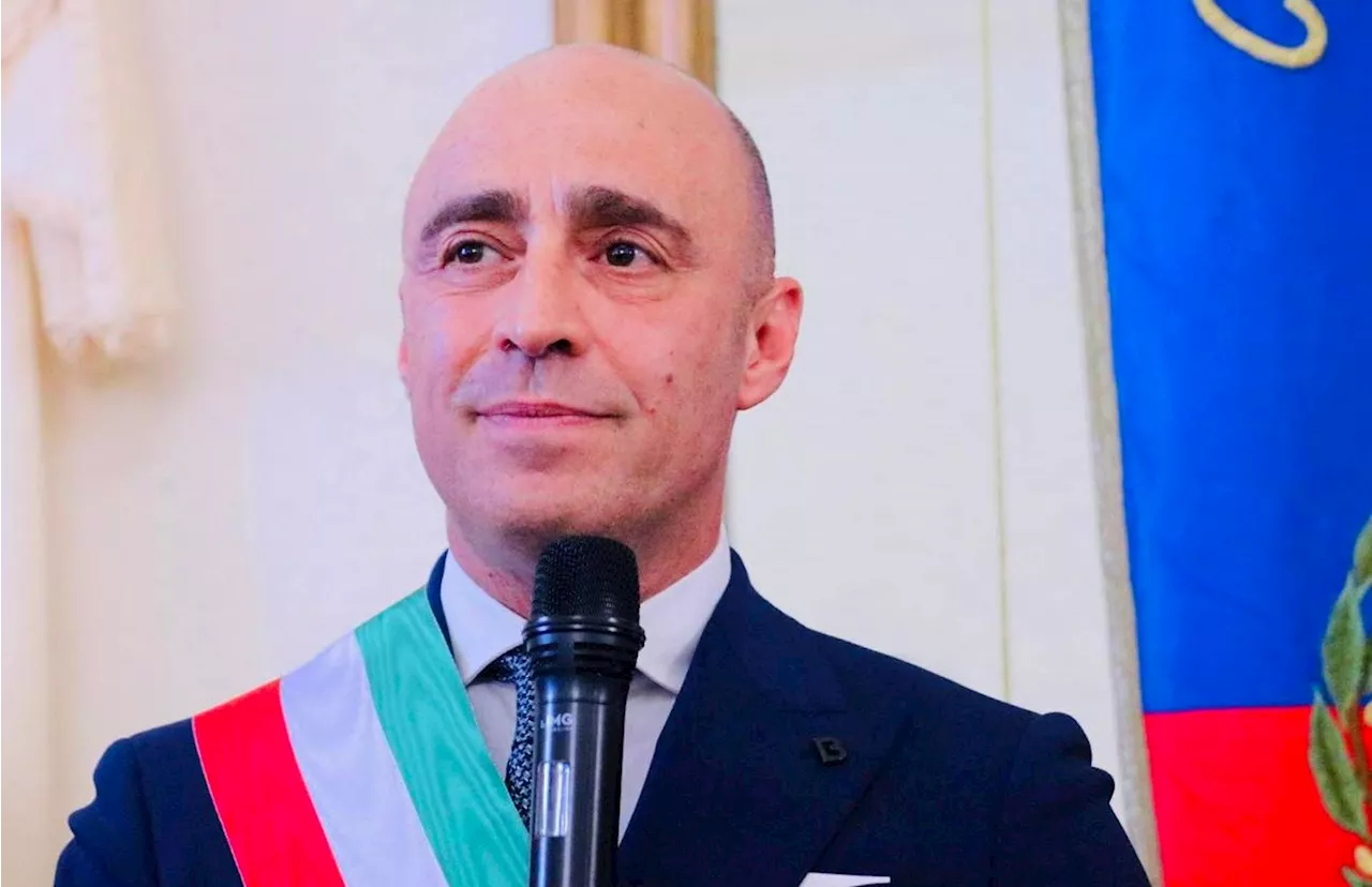 Taranto, si dimette il sindaco Piero Bitetti contestato sull’ex Ilva