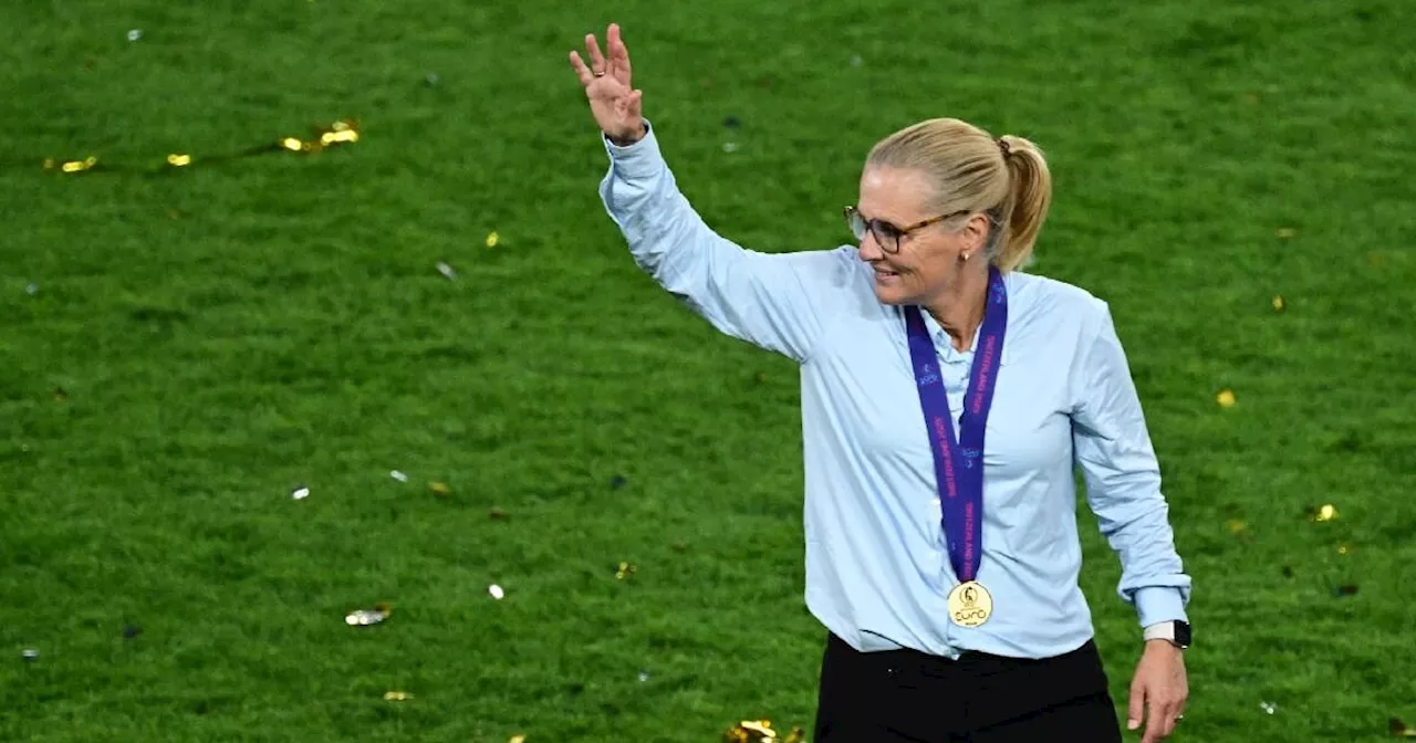 Daba clases en una secundaria, ha dirigido a dos potencias y hoy hizo bicampeón de Europa a su equipo