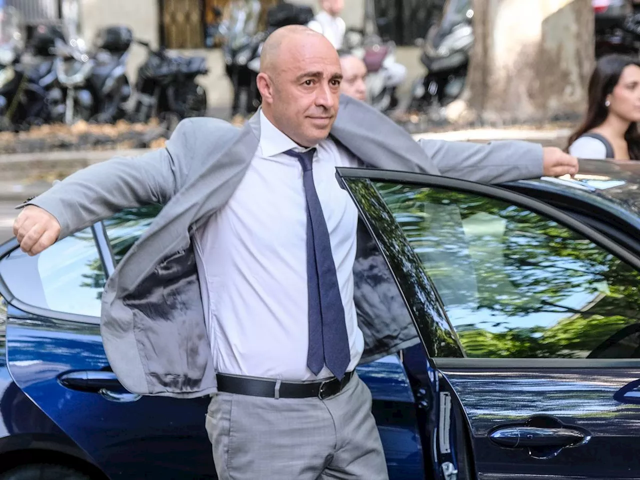 Taranto, gli ambientalisti anti-Ilva assediano il comune: si dimette il sindaco Bitetti