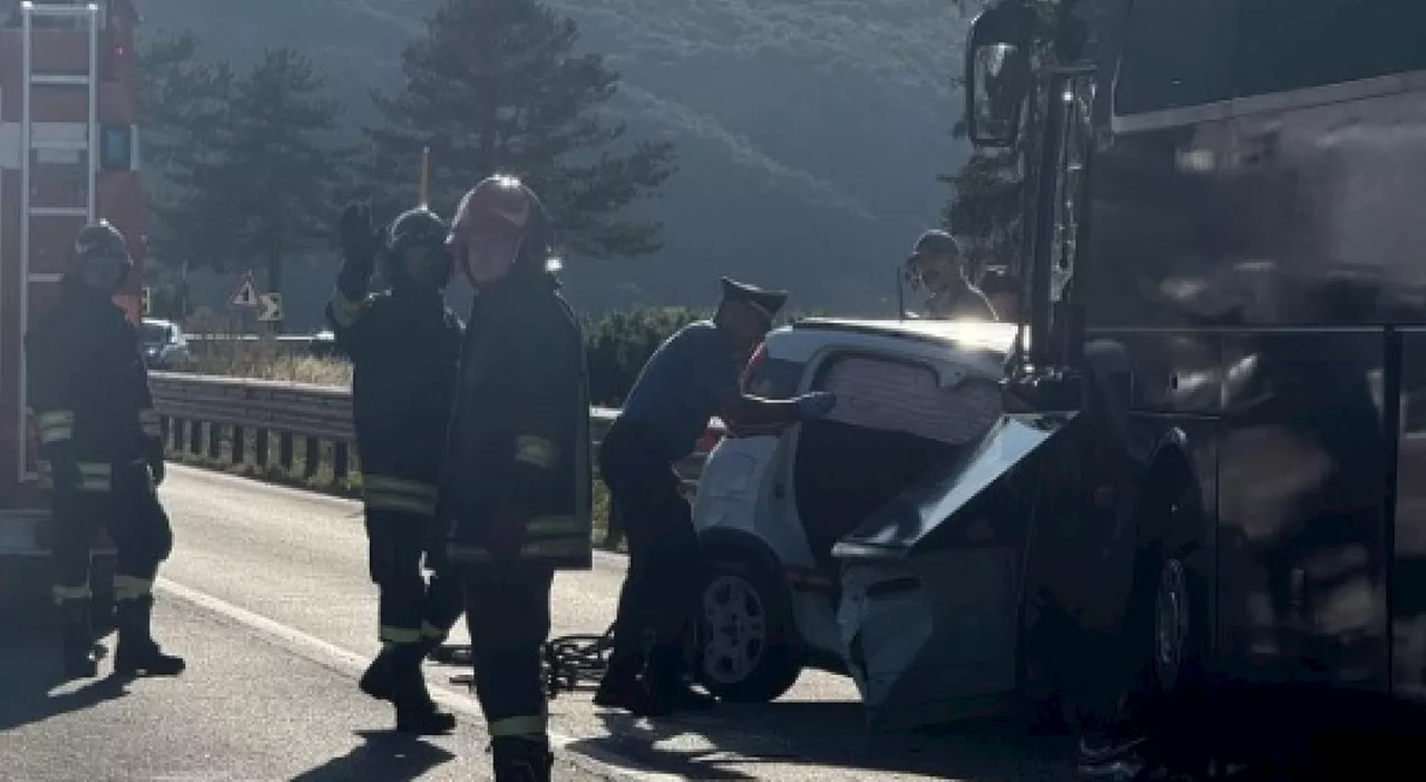 Morti in auto contro un bus, erano in fuga dopo un colpo