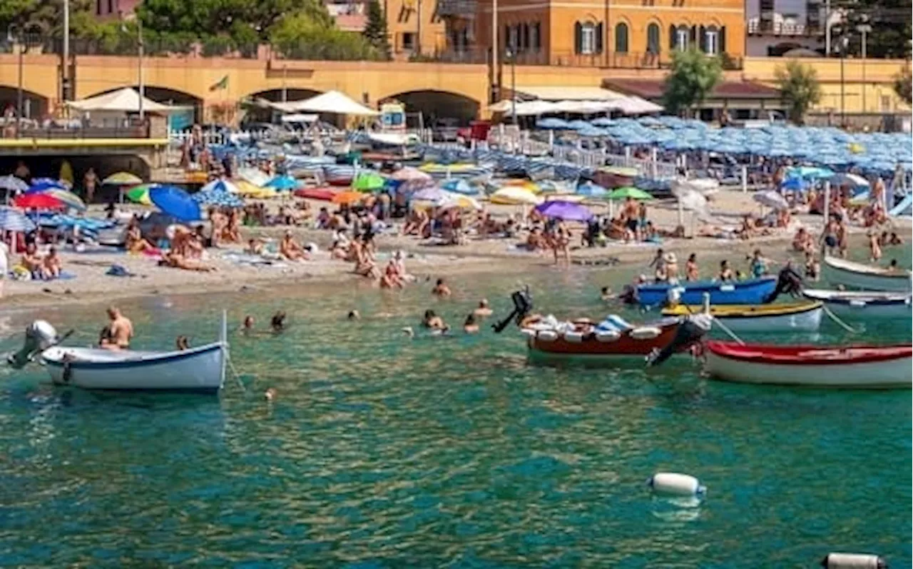 Estate, i comuni italiani contro l’overtourism: ordinanze e divieti anti-maleducati
