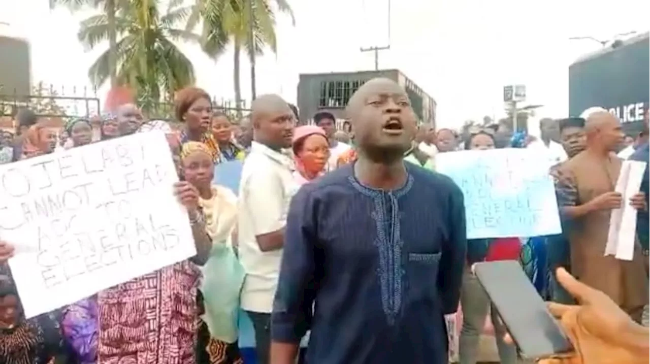 ‘Ojelabi must go’ — Lagos APC members demand removal of state chairman
