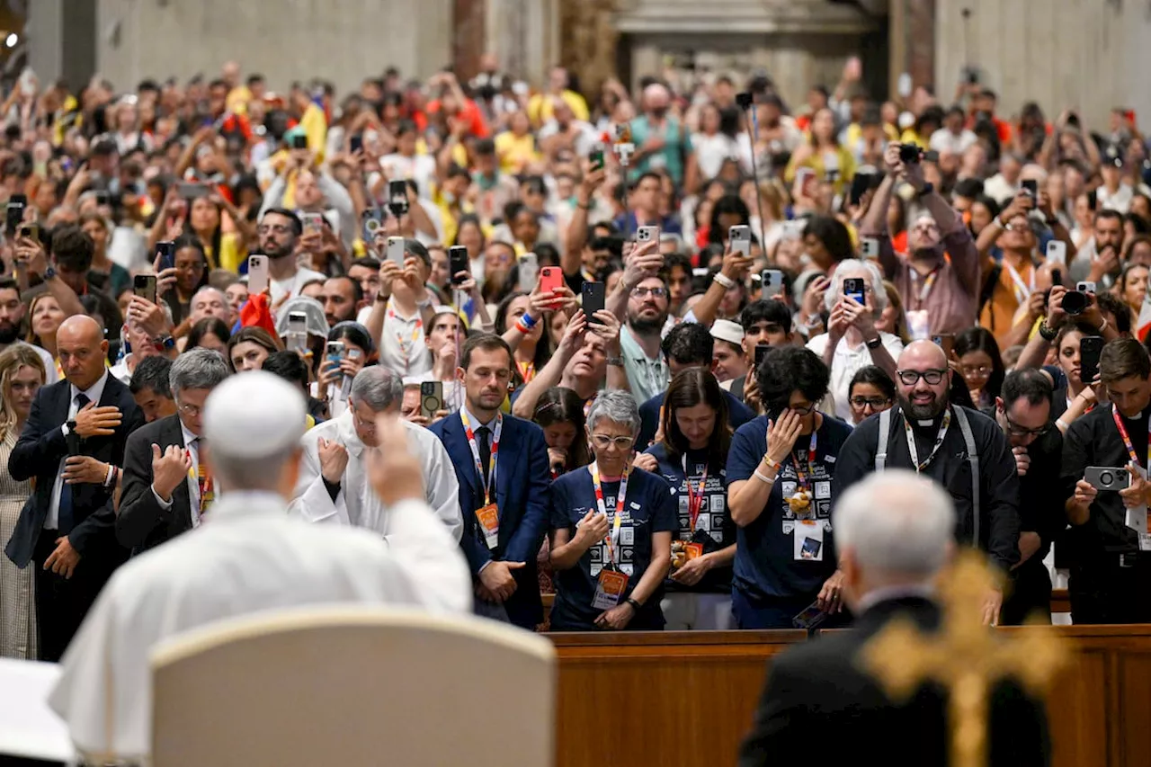 El papa León XIV llama a los ‘influencers’ católicos a “romper la lógica de la polarización” para vencer “las ‘fake news’ y la frivolidad”