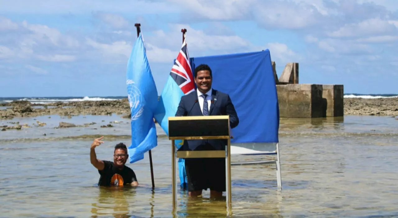 Tuvalu, l'arcipelago destinato a scomparire sotto l'acqua: ora gli abitanti chiedono di emigrare in Australia (ma i visti non bastano)