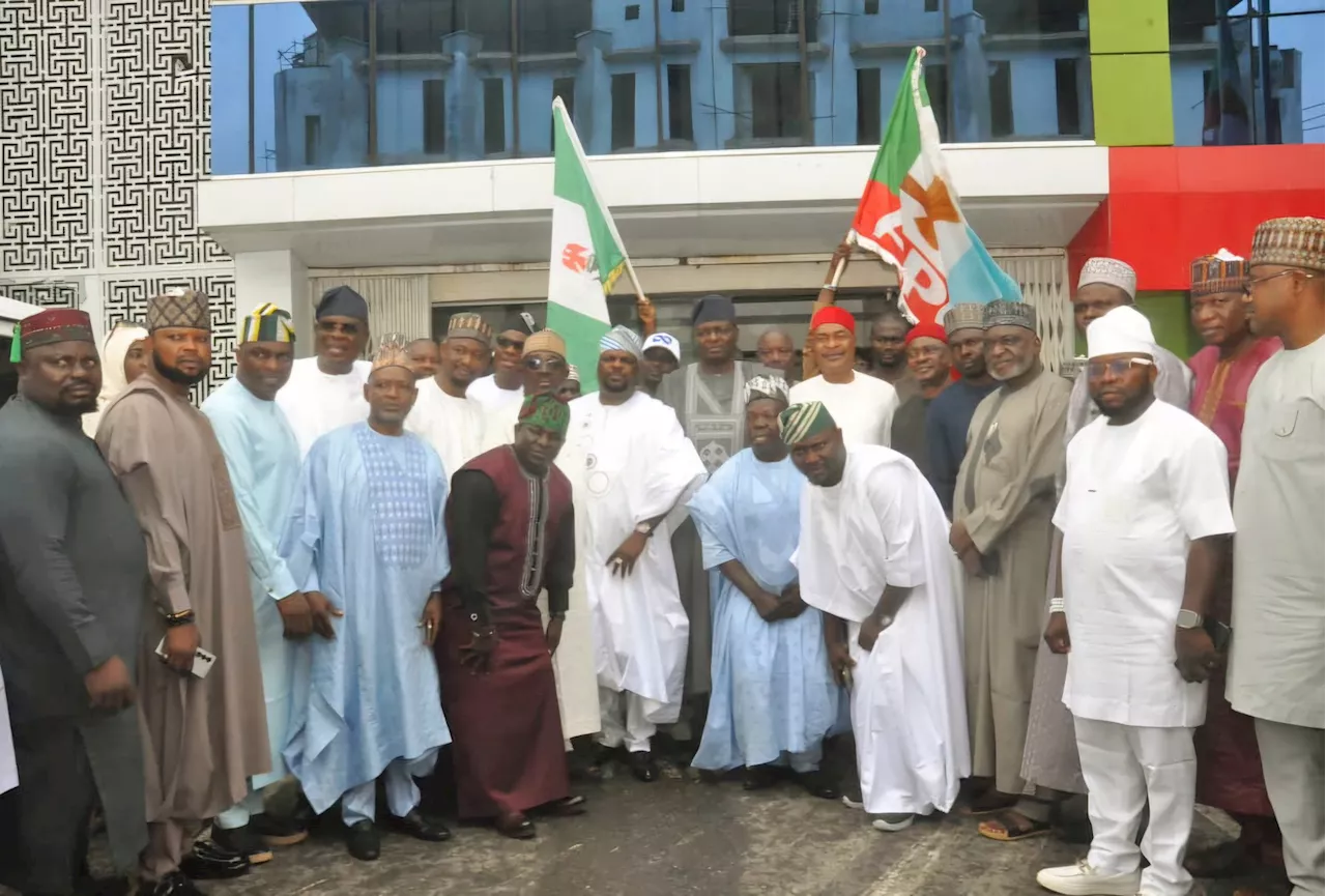 JUST IN: Plateau House of Assembly members, others visit APC chairman Yilwatda [PHOTOS]