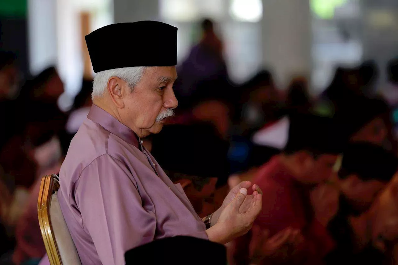 Tuanku Muhriz terima zakat perniagaan lebih RM6 juta di Seremban