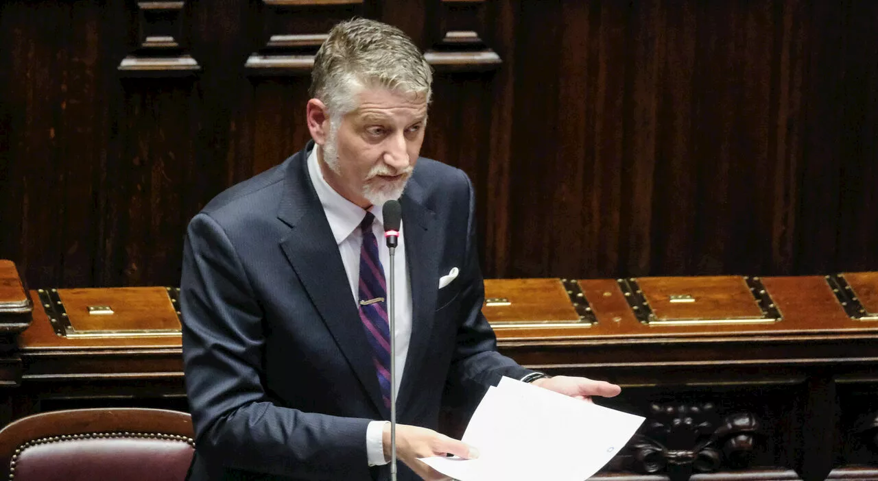 Premio Strega, il ministro Giuli non va alla finale. «Io escluso, non ci sarò. Non mi hanno neanche spedito i